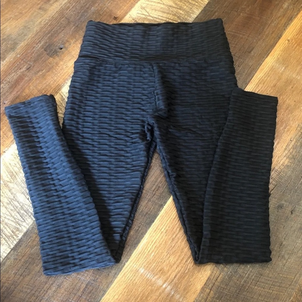Scrunch butt leggings size m